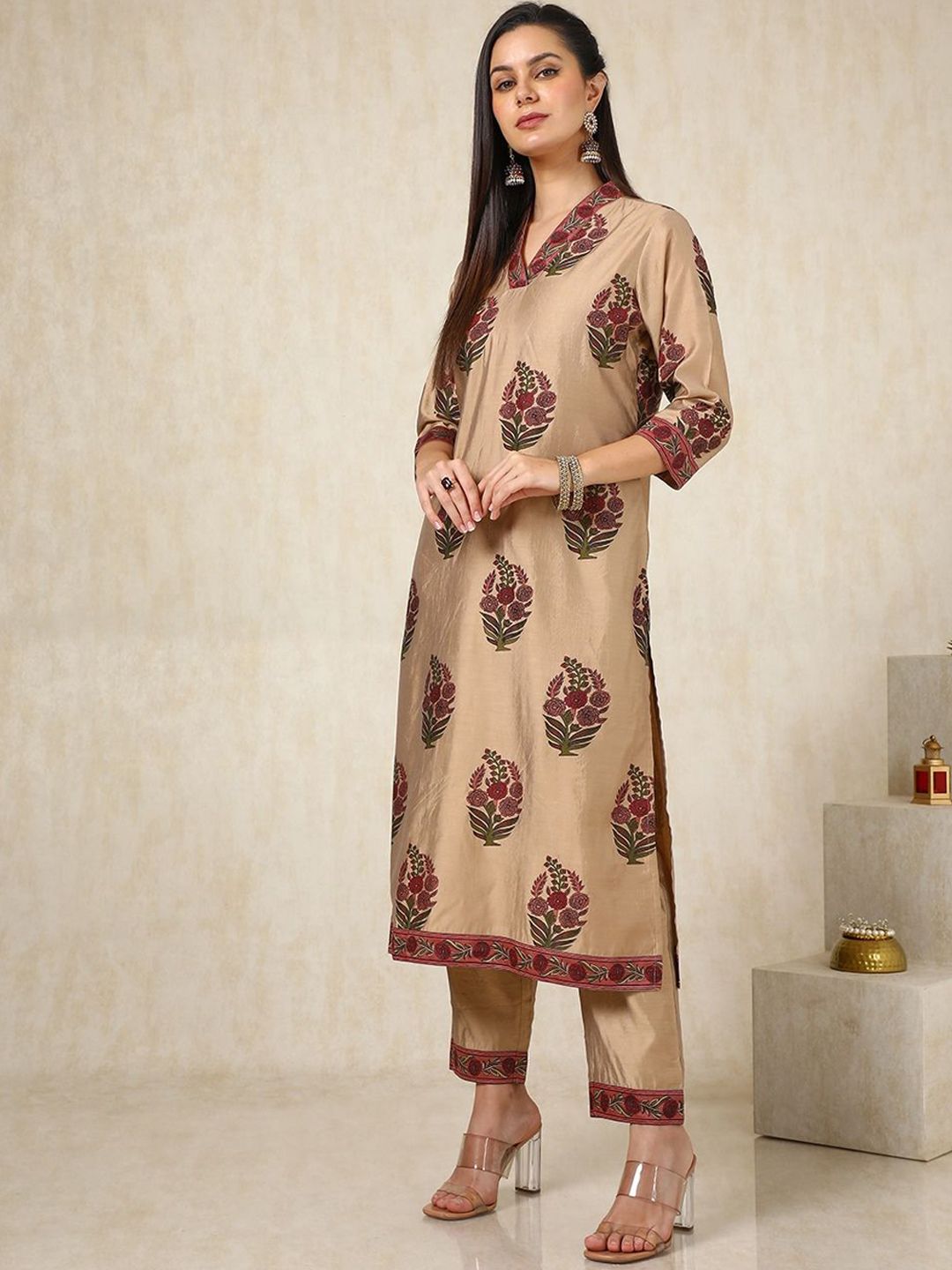 Dhiyona SO Women's Brown Floral Printed V-Neck Regular Kurta With Trousers