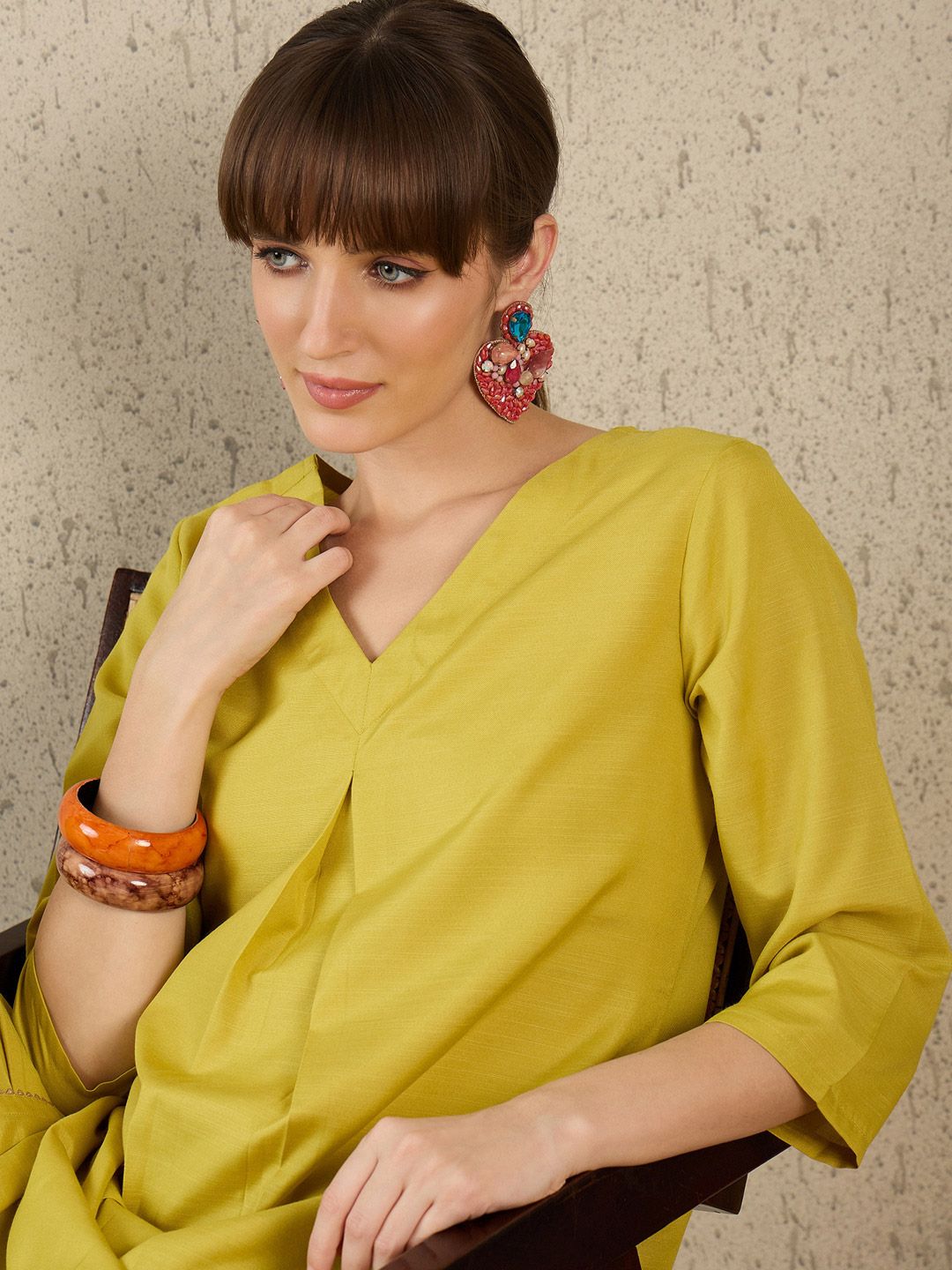 Dhiyona IE Women Solid V-Neck Top and Trousers Co-Ords