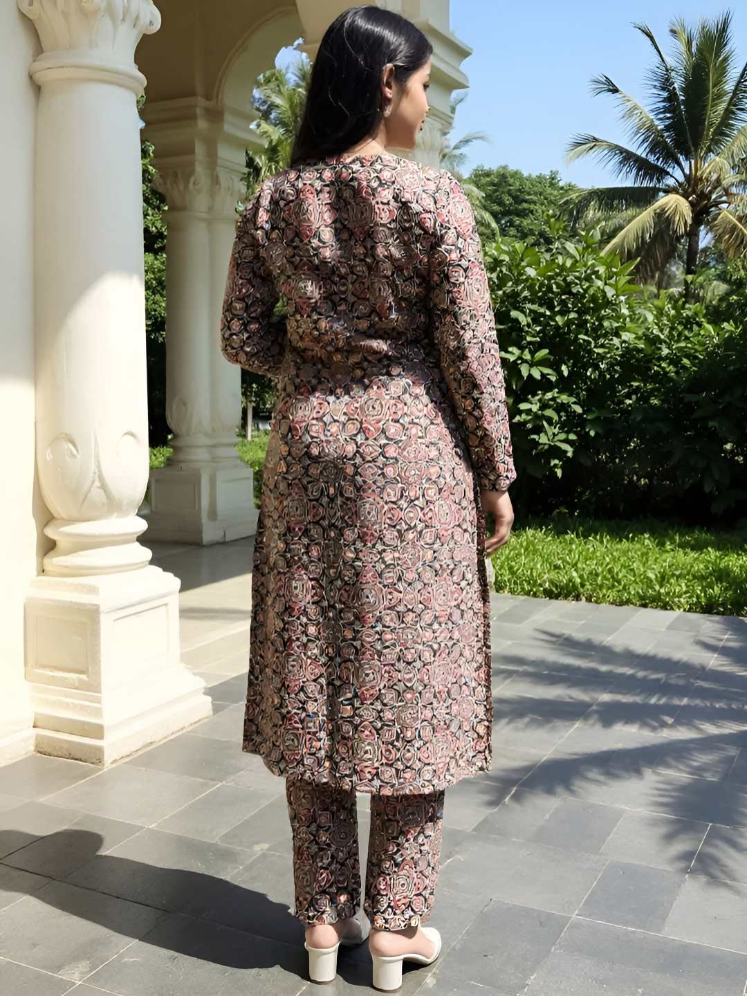 Dhiyona IE Women's Floral Printed Pure Cotton Straight Kurta With Trousers