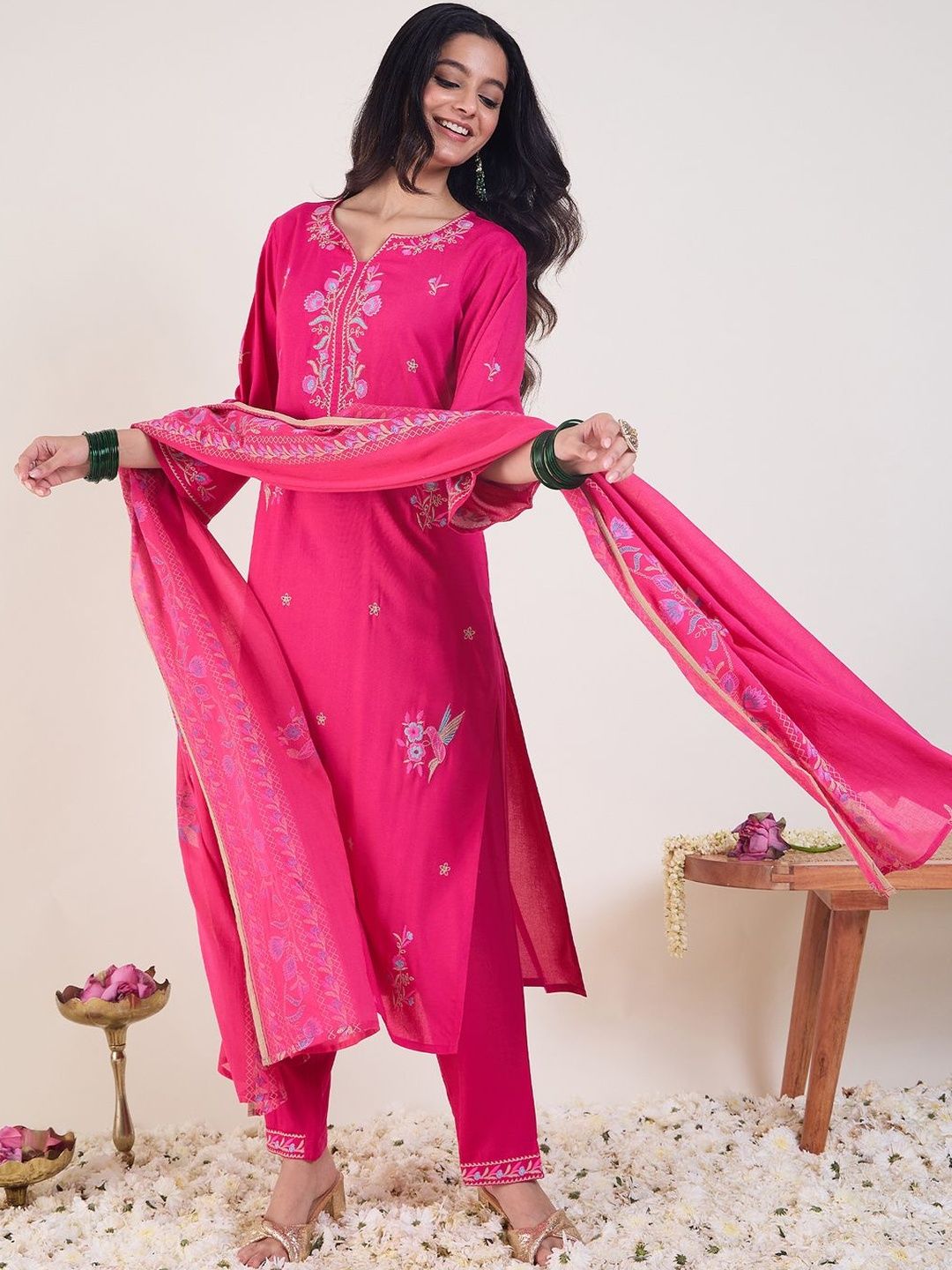 Floral Embroidered Regular Thread Work Kurta With Trousers & Dupatta
