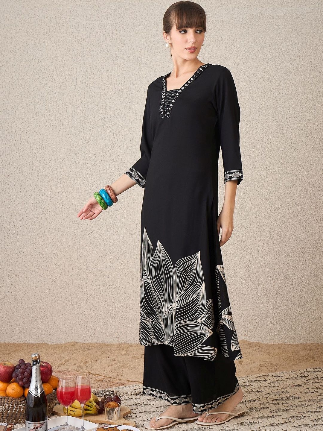 Women Floral Printed Regular Thread Work Kurta with Trousers