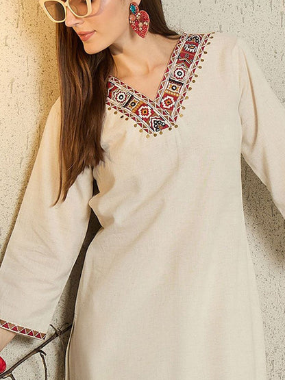 Ethnic Motifs Embroidered V-Neck Straight Thread Work Kurta With Trouser