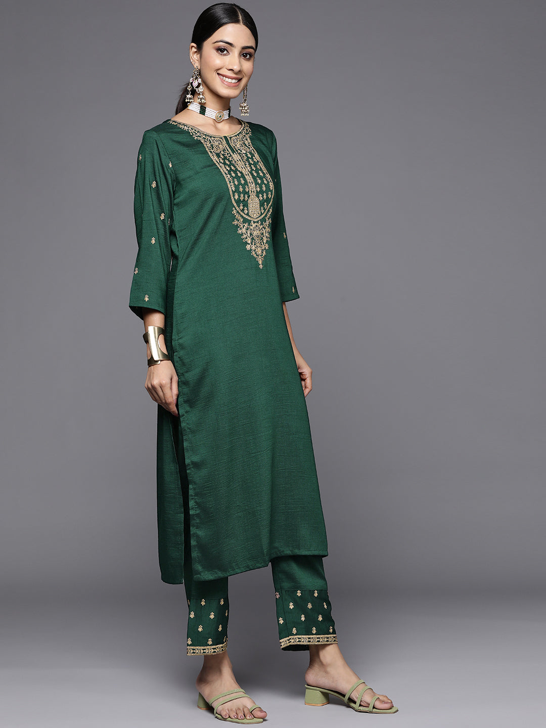 Dhiyona VR Women's Green Embroidered Kurta With Embroidered Trouser And Ombre Dupatta