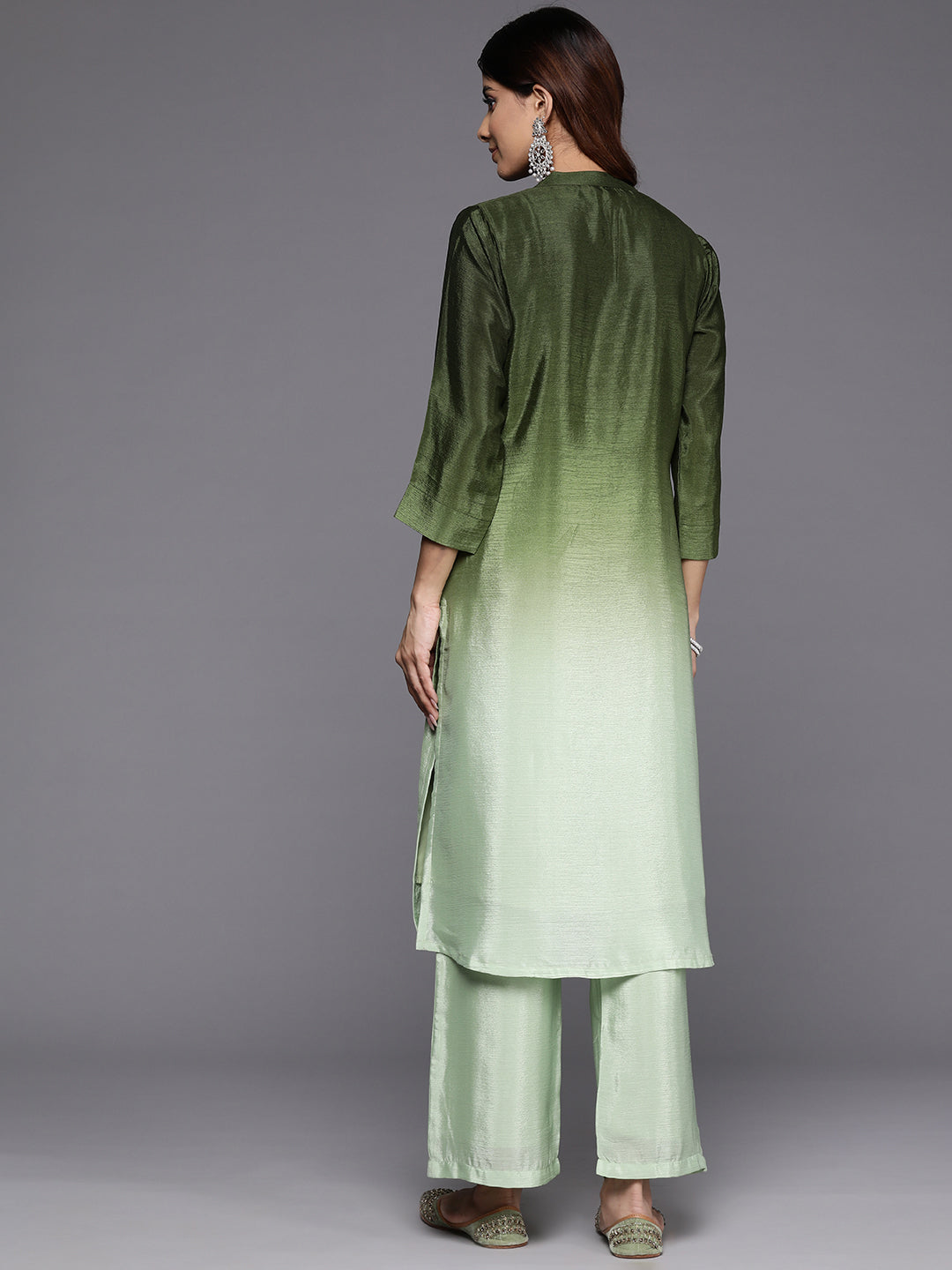 Dhiyona VR Women's Mandarin Collar Placement Embroidered Kurta Paired With Tonal Bottom
