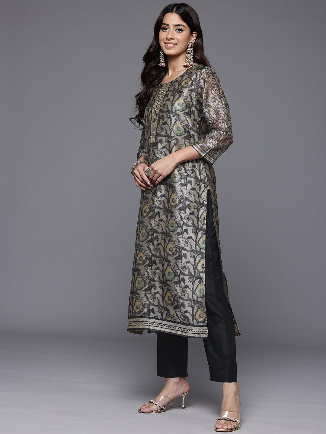 Dhiyona VR Women's Grey Floral Printed Round Neck Straight Kurta Paired With Bottom And Printed Dupatta