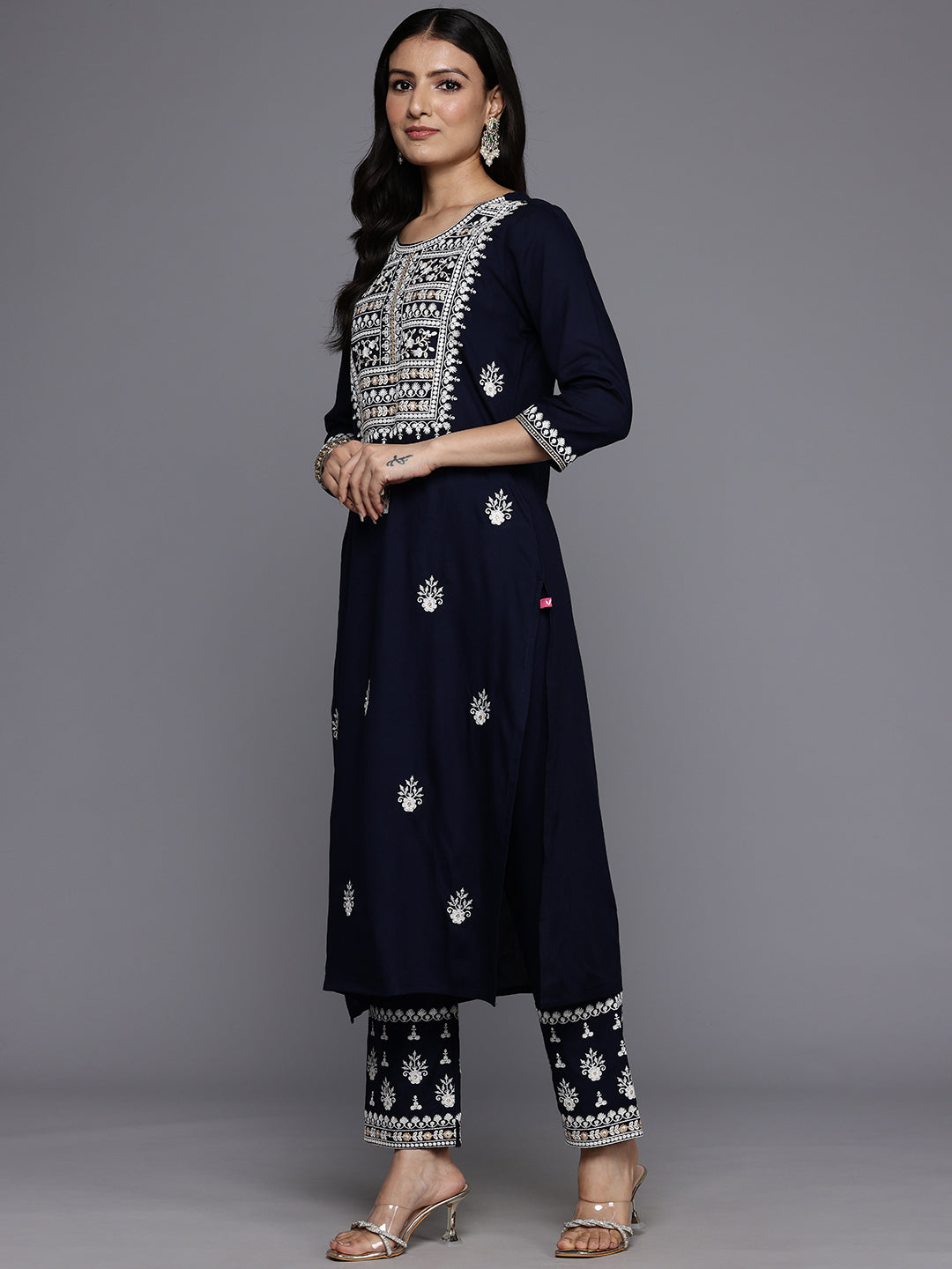 Dhiyona VR Women's Navy Blue Round Neck Thread Embroidered Kurta Paired With Bottom And Dupatta