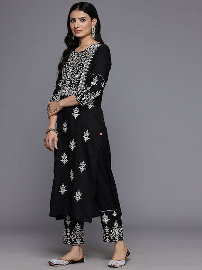 Dhiyona VR Women's Black Round Neck Thread Embroidered Kurta Paired With Bottom And Dupatta