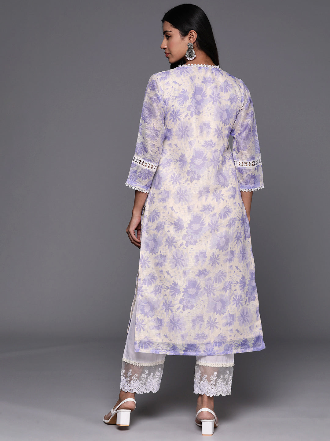 Dhiyona VR Women's Lavender Floral Printed V- Neck Three Quarter Sleeve Straight Kurta