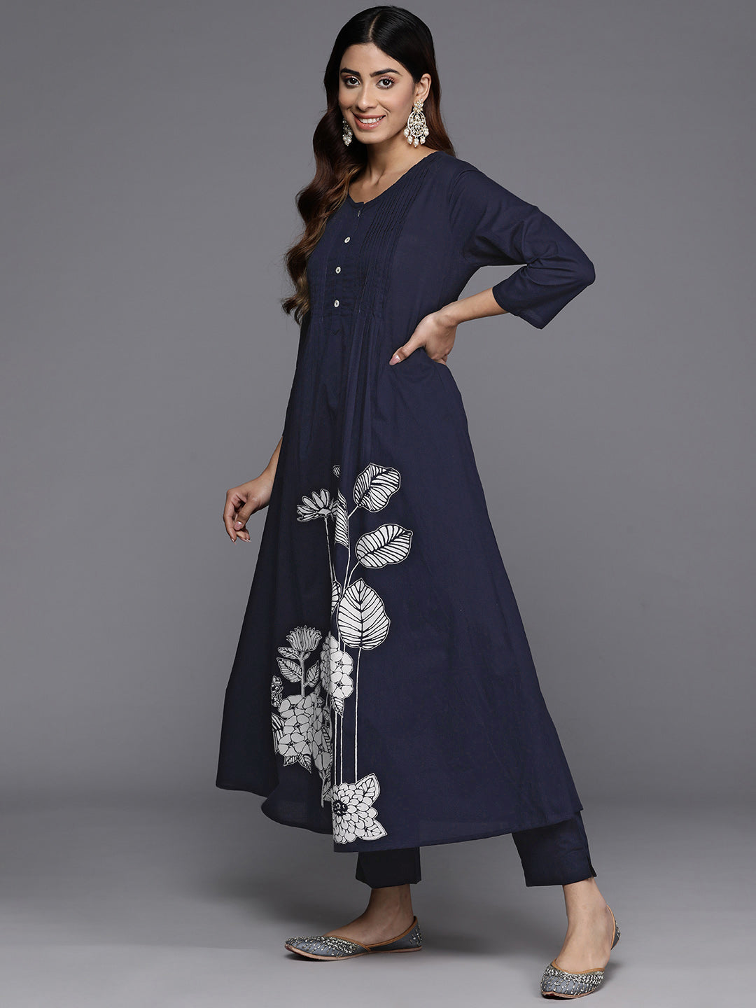 Dhiyona VR Women's Blue Floral Printed Kurta With Bottom And Dupatta