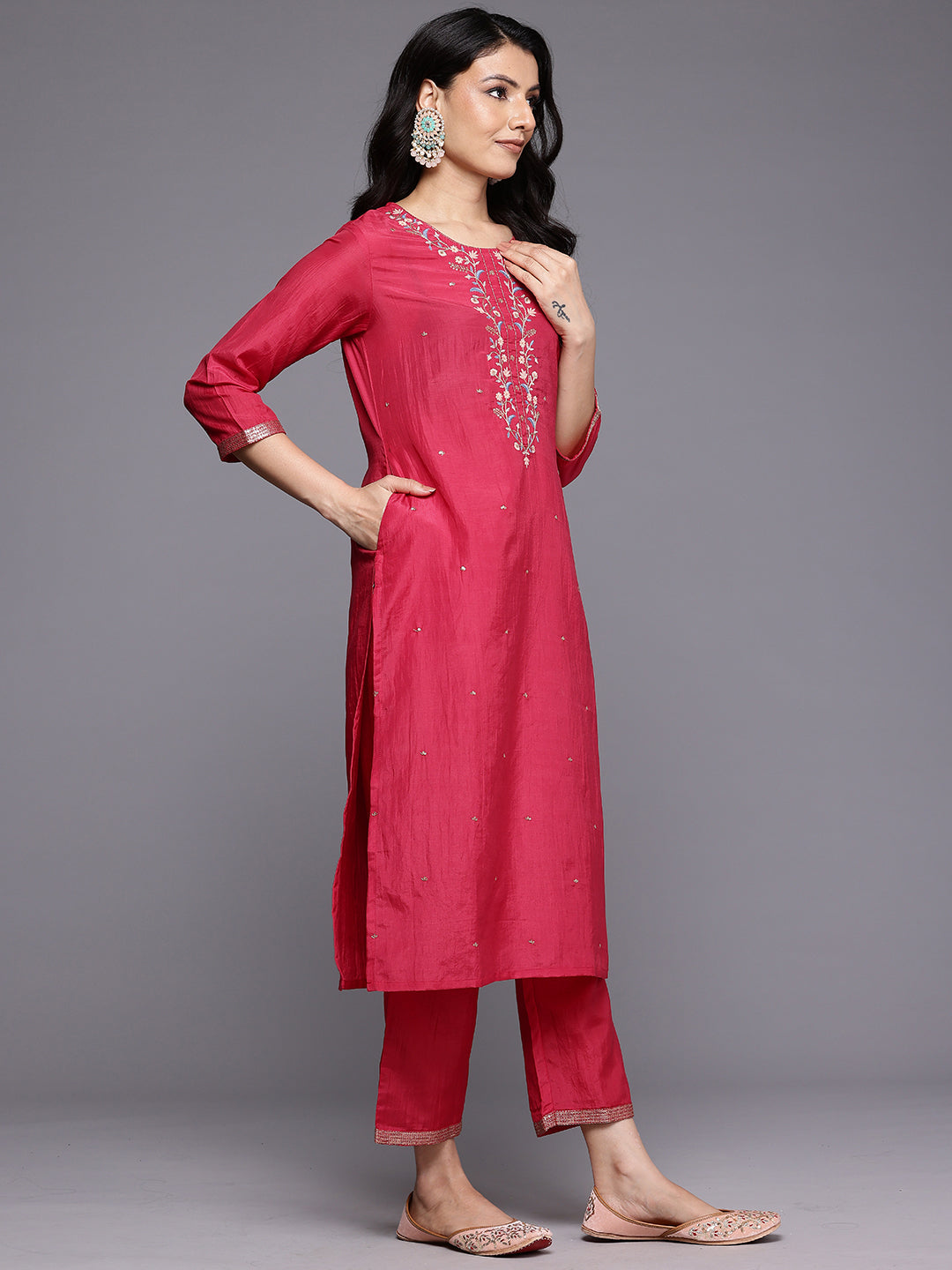 Dhiyona VR Women's Fuchsia Thread And Zari Embroidered Sequins Embellished Kurta Set With Dupatta