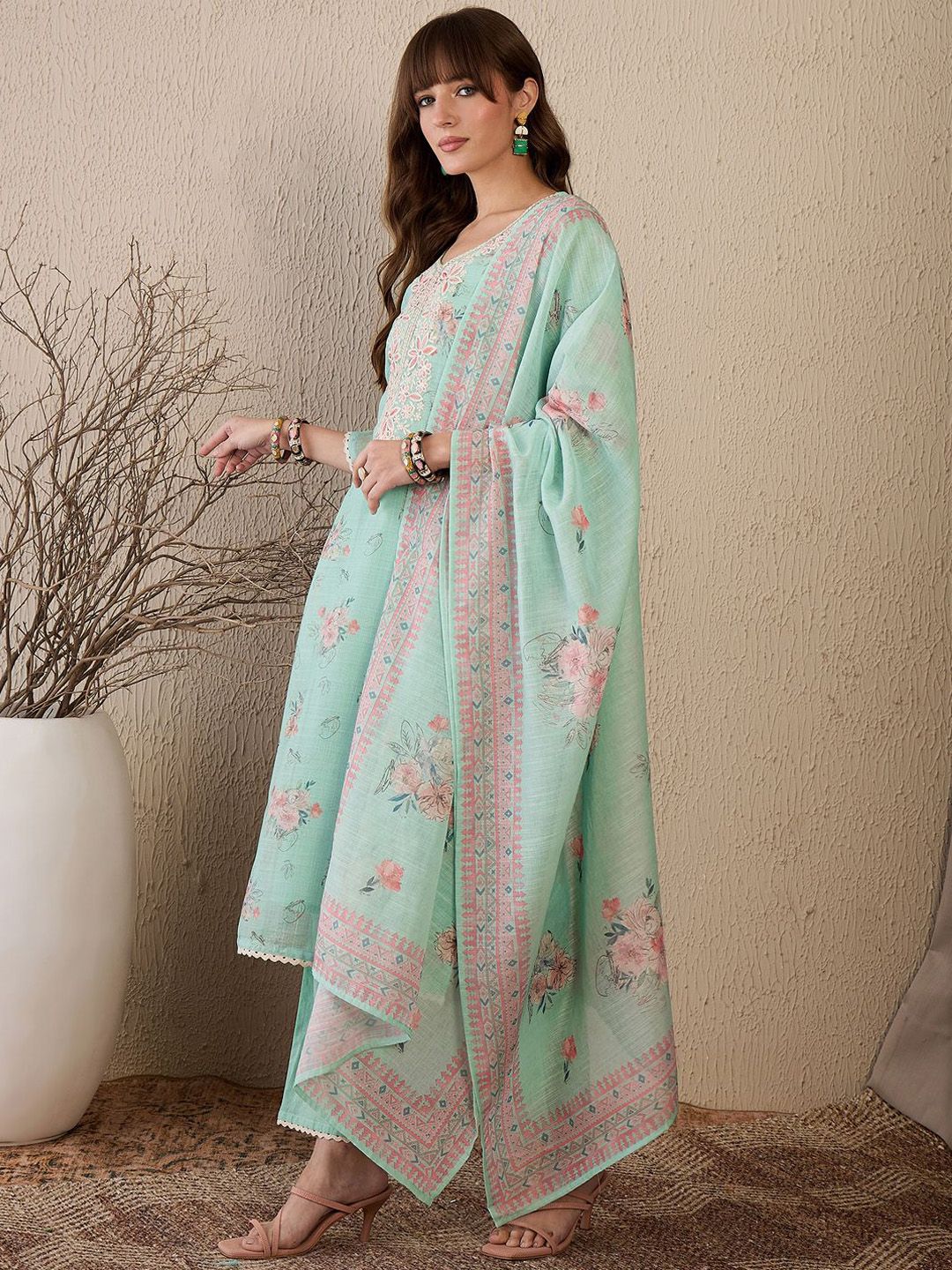 Women Floral Embroidered Regular Sequinned Linen Kurta with Trousers & With Dupatta