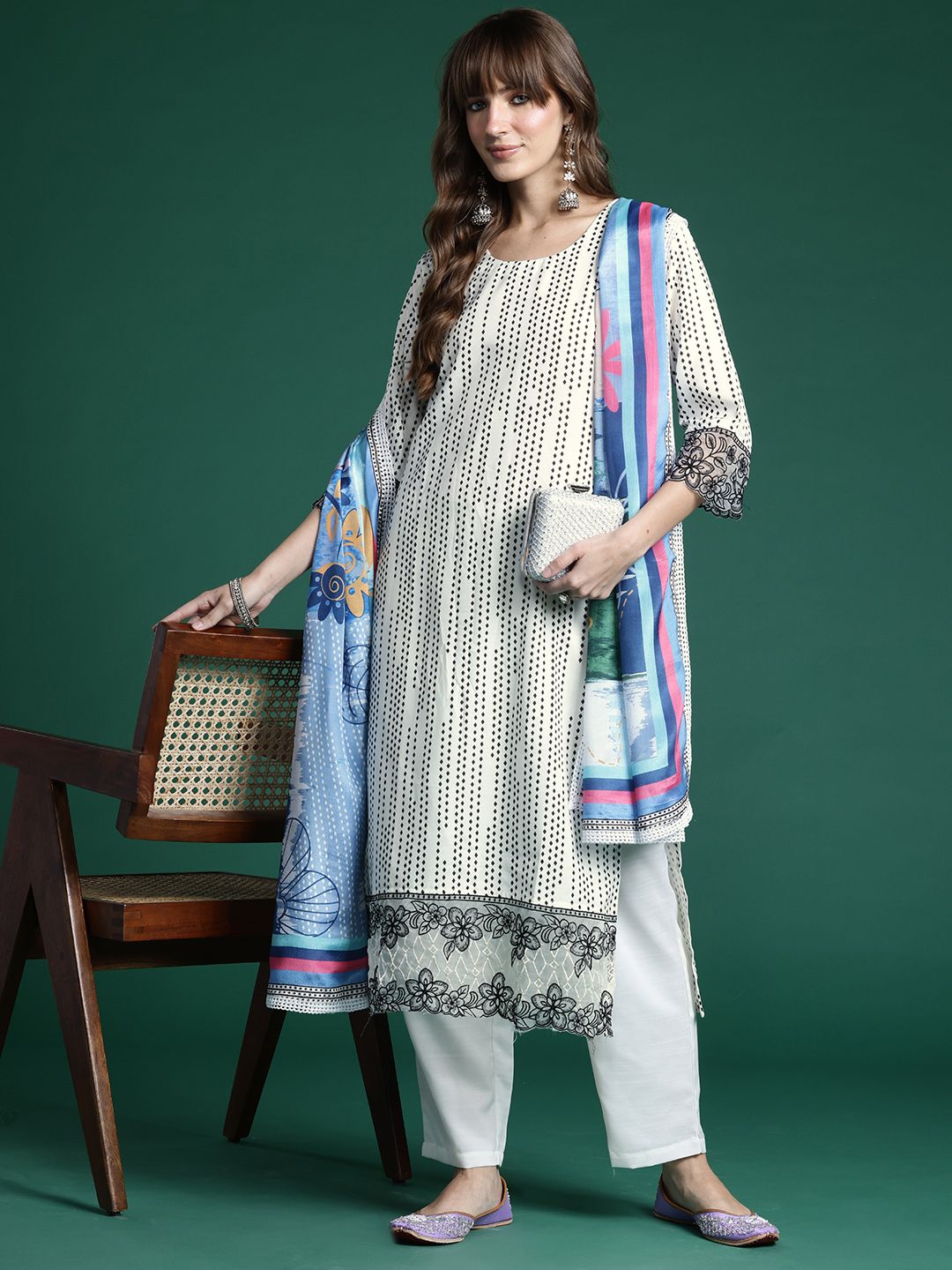 Dhiyona IE Embroidered Regular Thread Work Kurta with Trousers & Dupatta