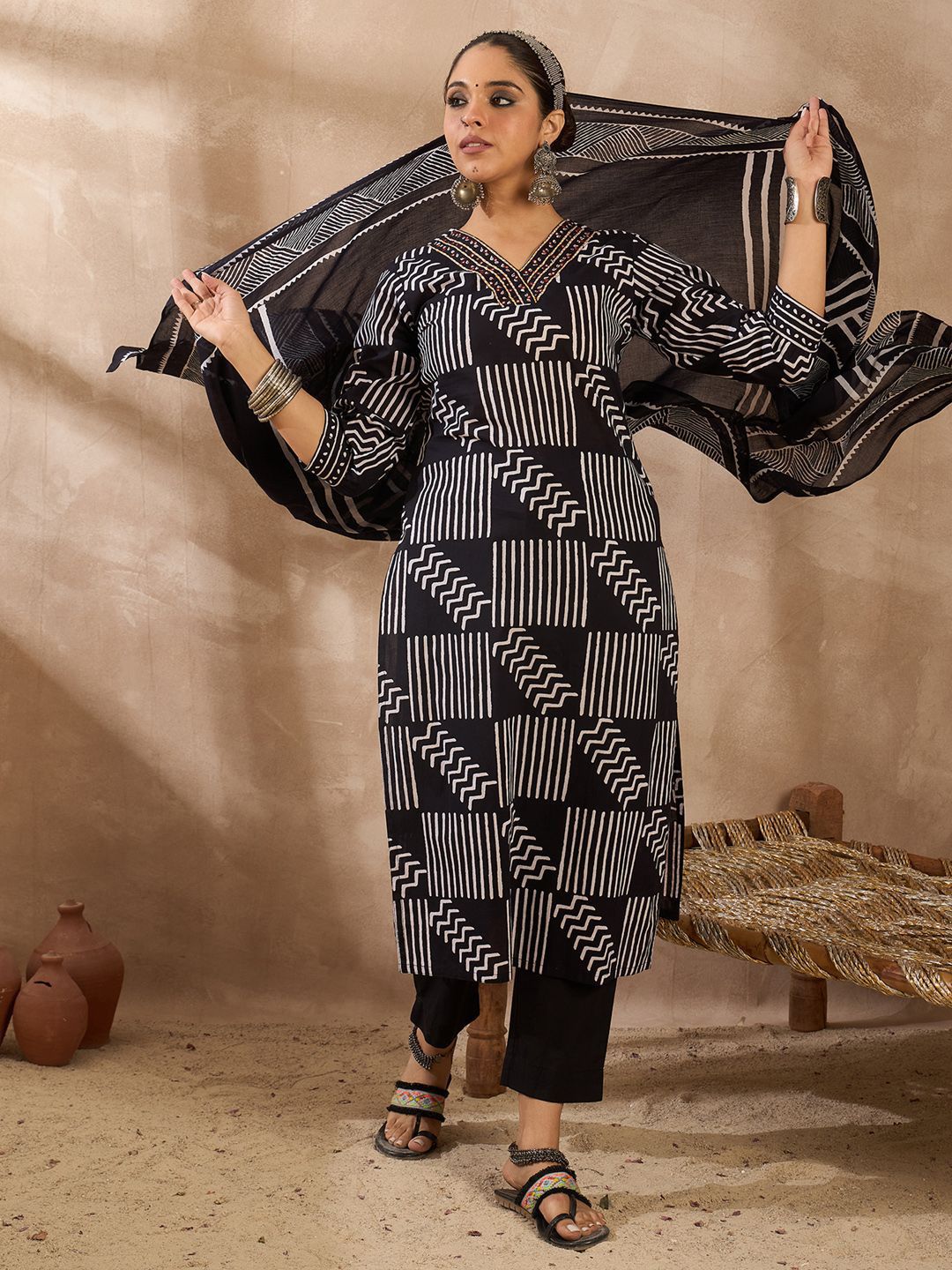 Dhiyona IE Geometric Printed V Neck Pure Cotton Kurta With Trousers & Dupatta