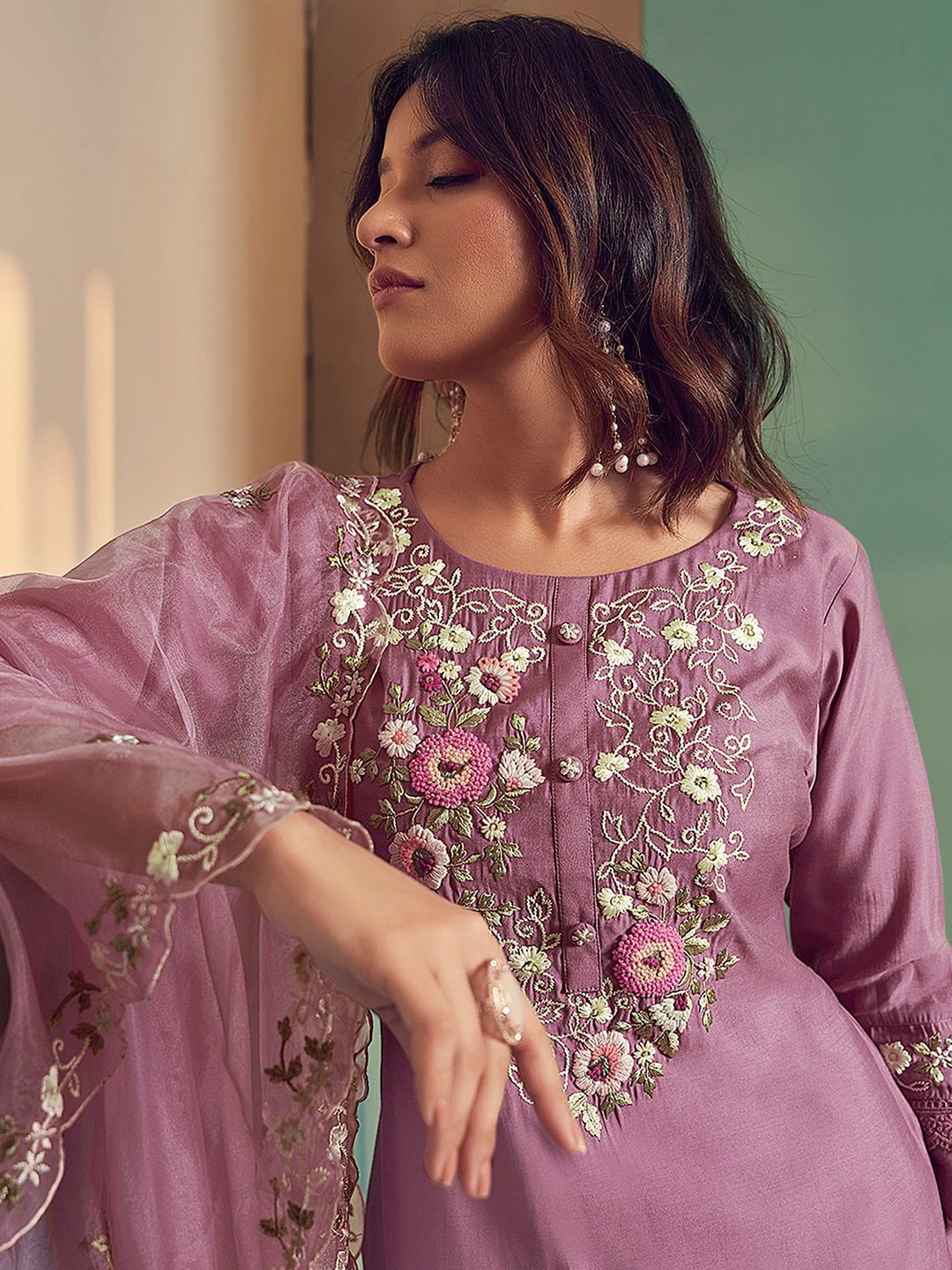 Floral Embroidered Regular Thread Work Kurta With Trousers & Dupatta