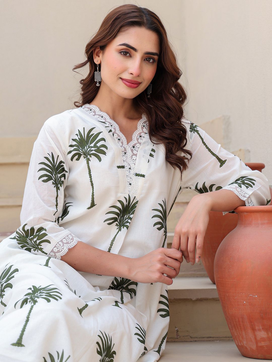 Dhiyona IE Floral Printed V-Neck Pure Cotton Kurta With Trousers