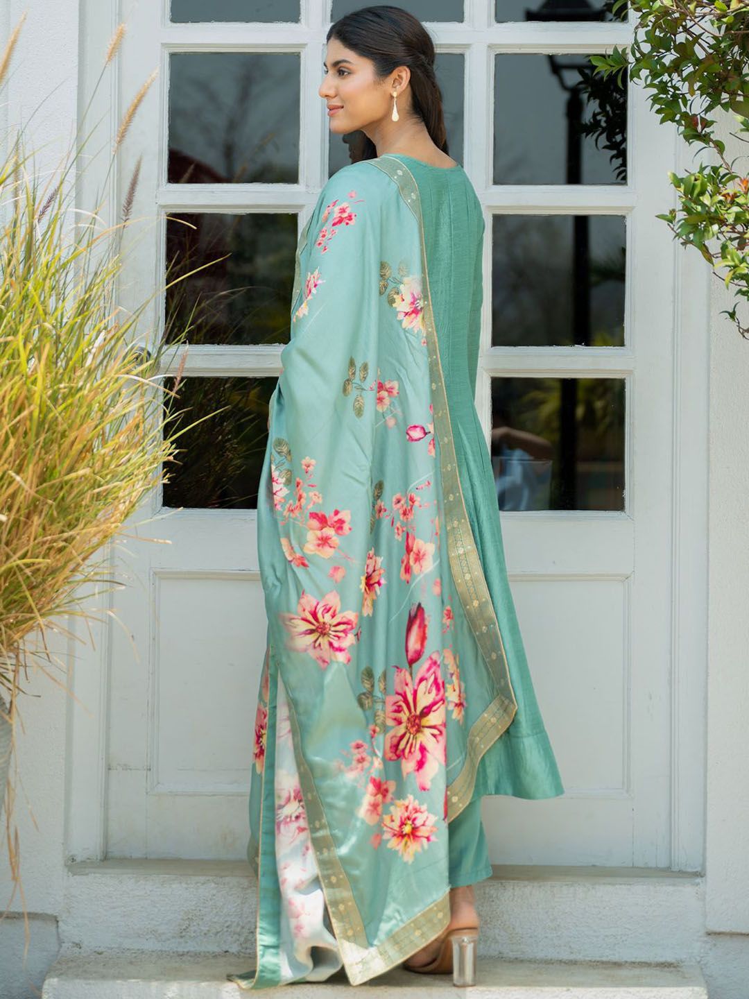 Women Floral Embroidered Regular Sequinned Kurta with Trousers & With Dupatta