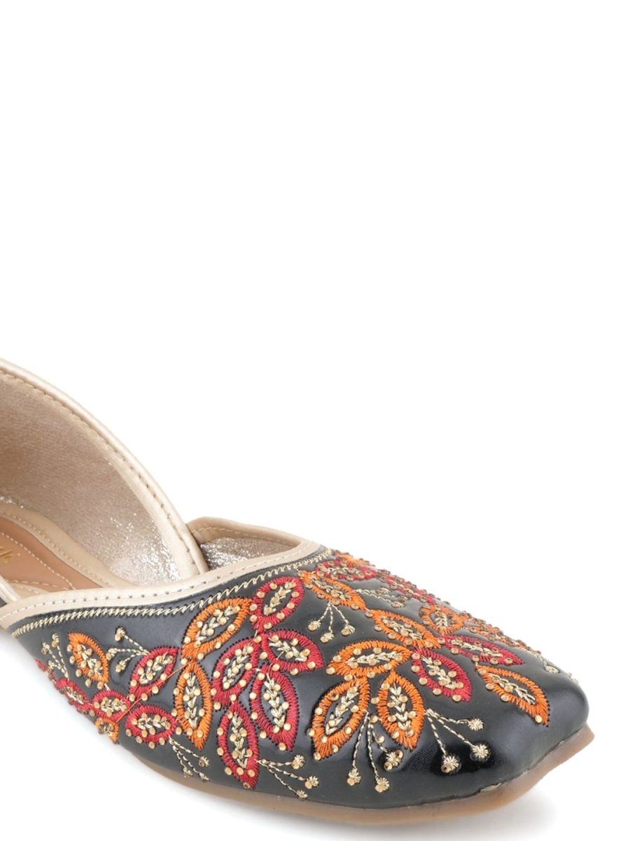 Dhiyona AK Embroidered Mojaris
