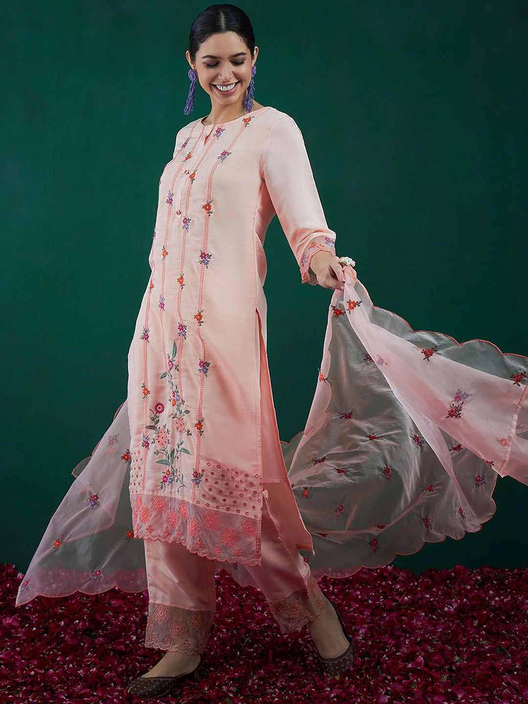 Floral Embroidered Regular Thread Work Kurta With Trousers & Dupatta