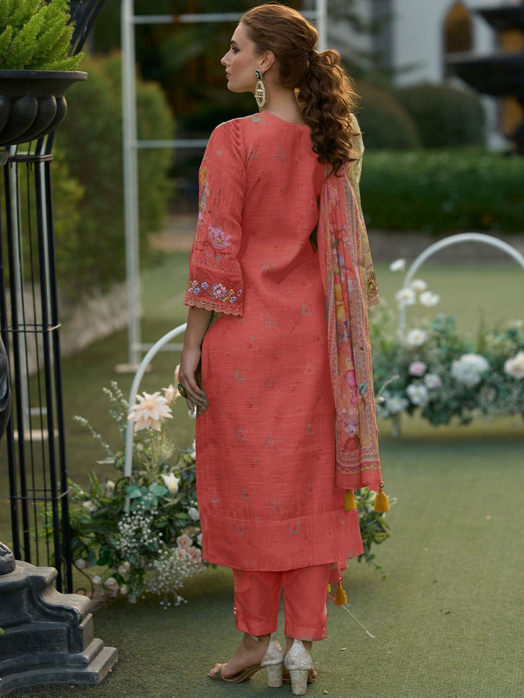 Women Floral Embroidered Linen Kurta with Trousers & Dupatta