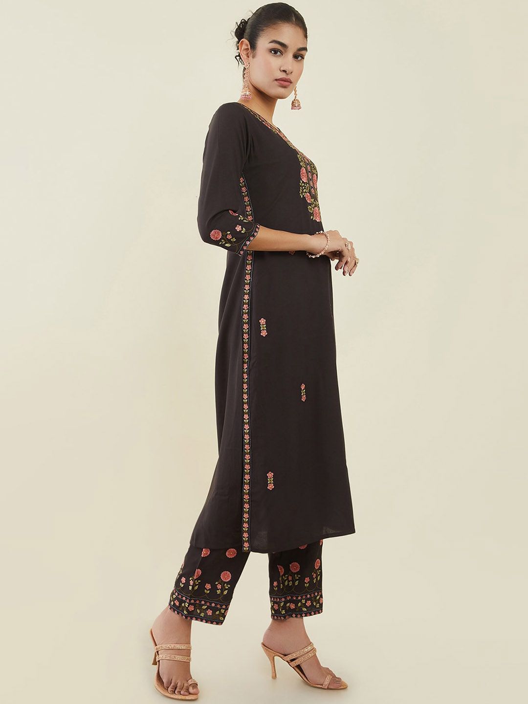 Dhiyona SO Women's Women Floral Embroidered Thread Work Kurta with Trousers