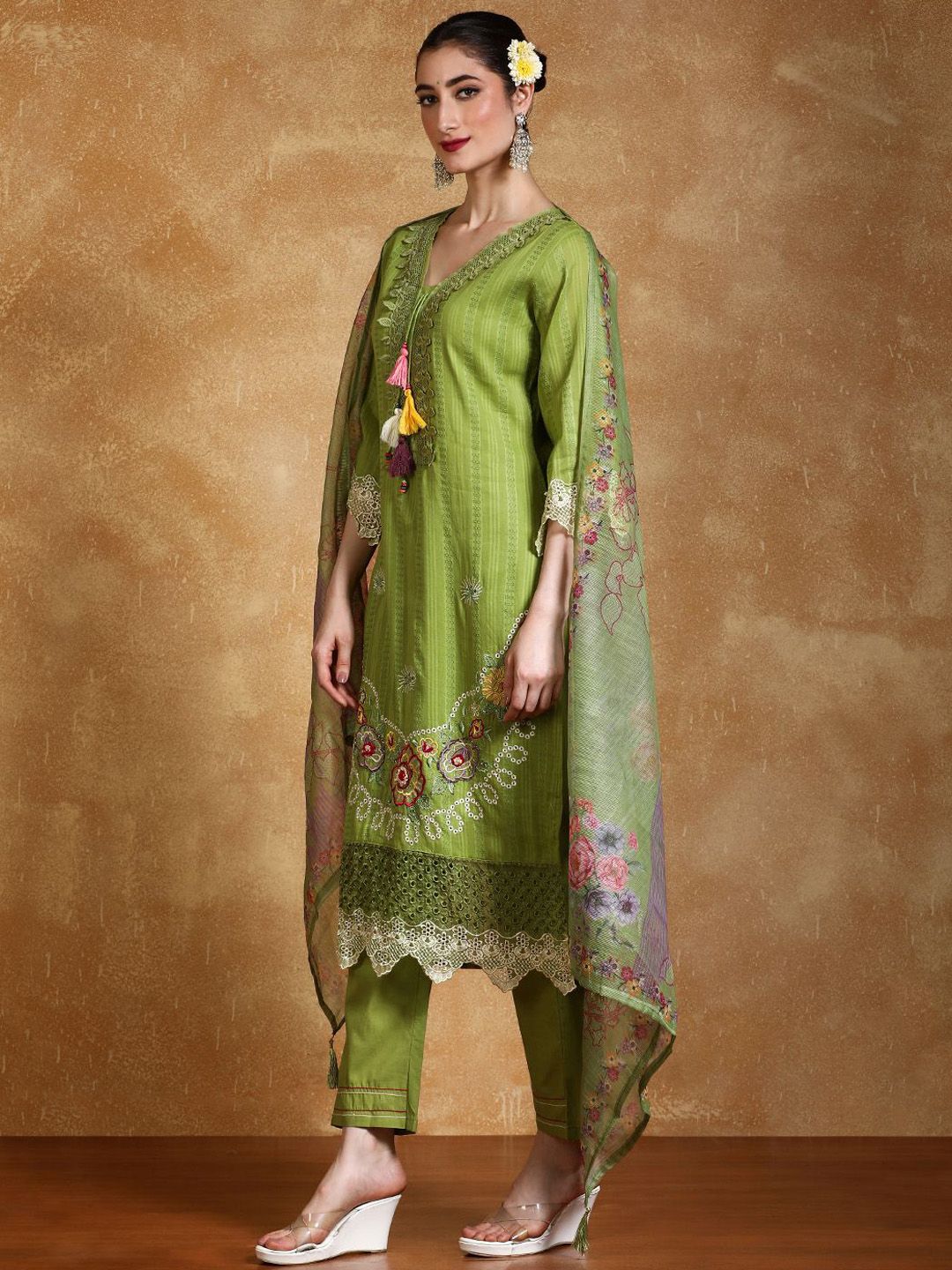 Dhiyona VA Women's Floral Embroidered Thread Work Pure Cotton Kurta with Trousers & Dupatta