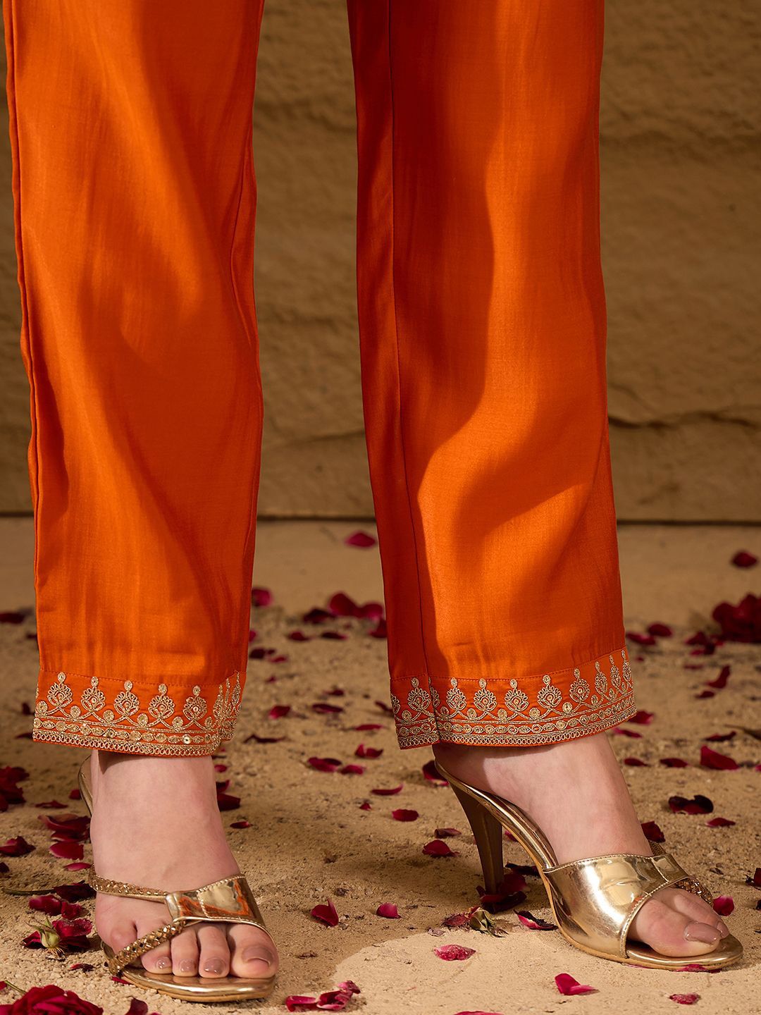 Dhiyona PD Women Embroidered Kurta & Trousers With Dupatta