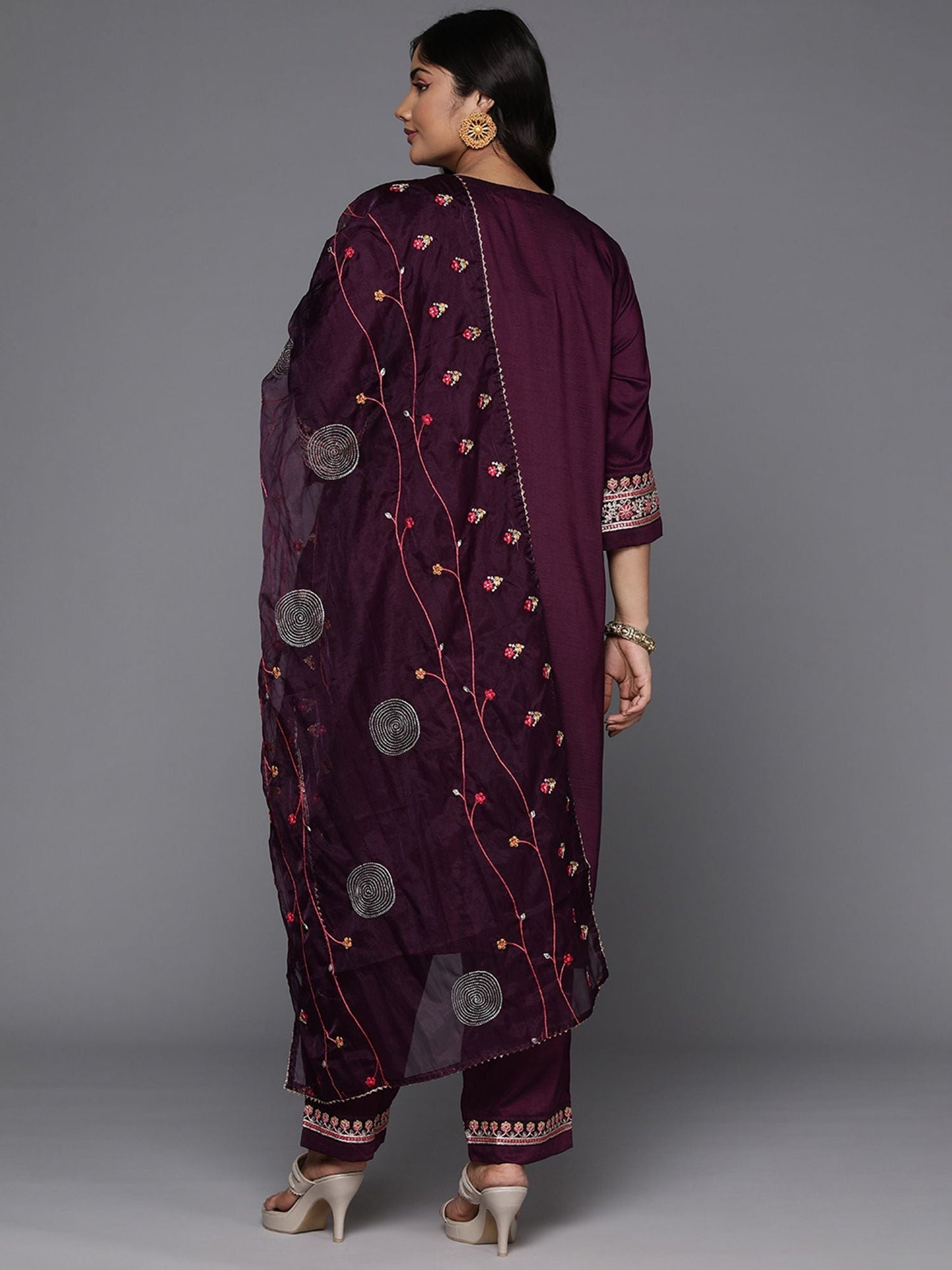 Dhiyona IE Plus Size Floral Embroidered Embellished Straight Kurta with Trouser And Dupatta