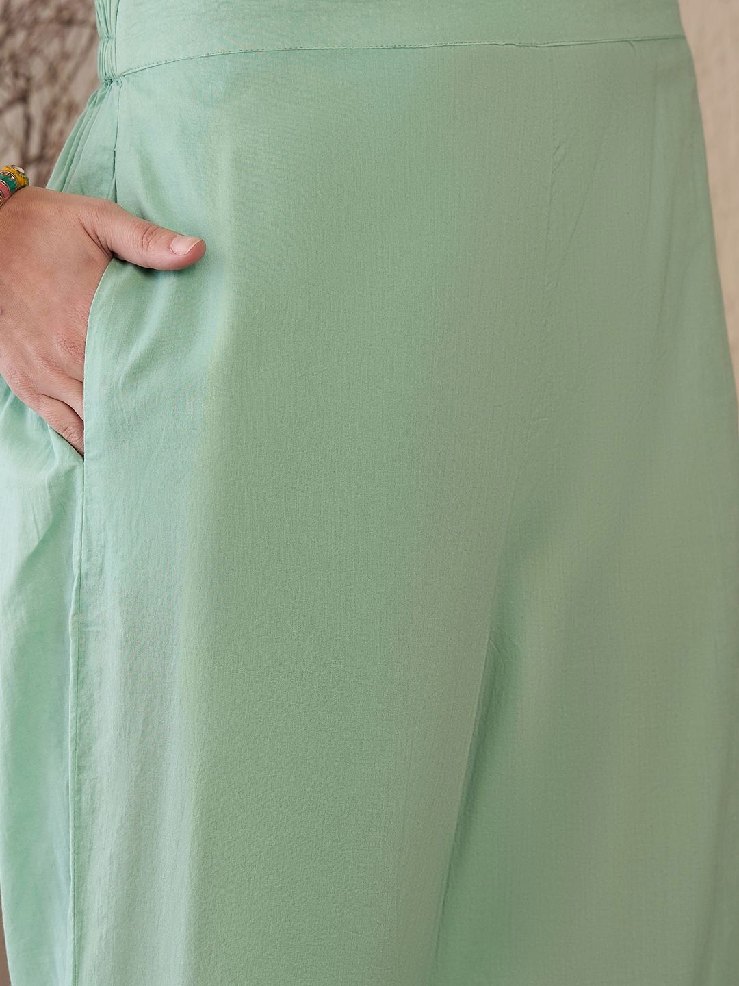 Women Floral Embroidered Regular Sequinned Linen Kurta with Trousers & With Dupatta