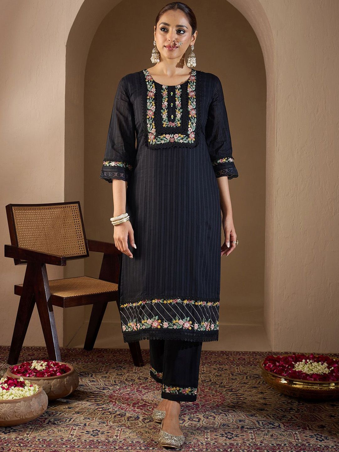 Women Floral Embroidered Regular Thread Work Linen Kurta with Trousers & With Dupatta