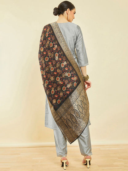 Dhiyona SO Women's Floral Embroidered Zari Regular Kurta & Trousers With Dupatta