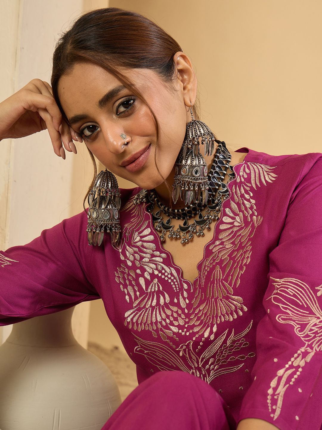 Dhiyona IE Women Embroidered Regular Thread Work Kurta with Trousers