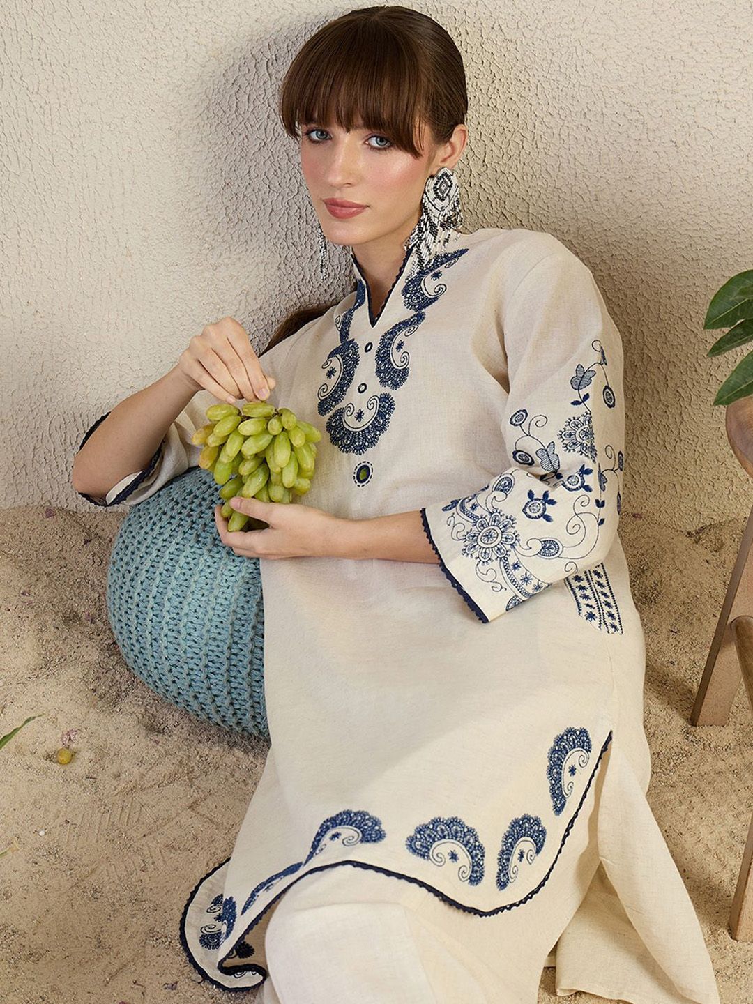Dhiyona IE Women Ethnic Motifs Embroidered Kurta with Trousers
