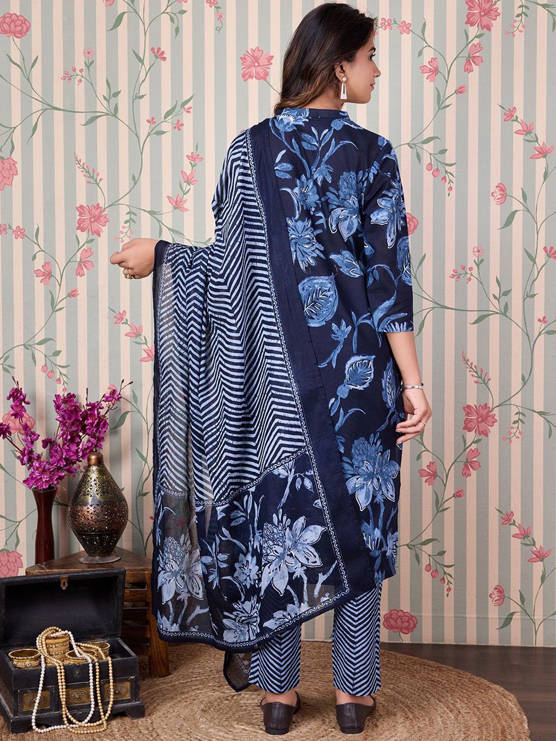 Dhiyona OD  Floral Printed Regular Pure Cotton Kurta with Trousers & Dupatta