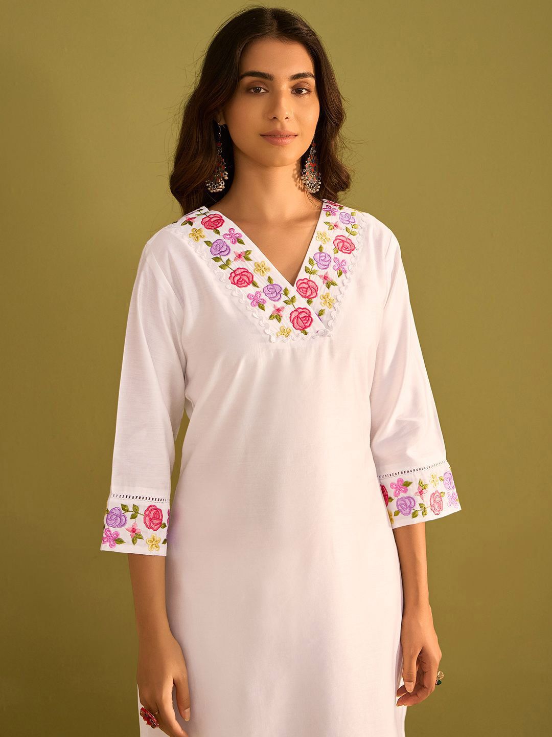 Floral Embroidered Thread Work V-Neck Liva Kurta with Trousers & Dupatta