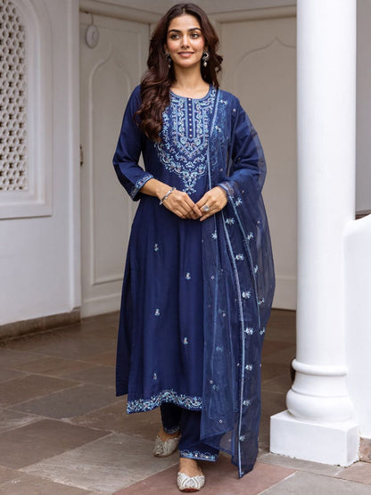 Dhiyona IE Women Floral Embroidered Regular Thread Work Kurta with Trousers & With Dupatta