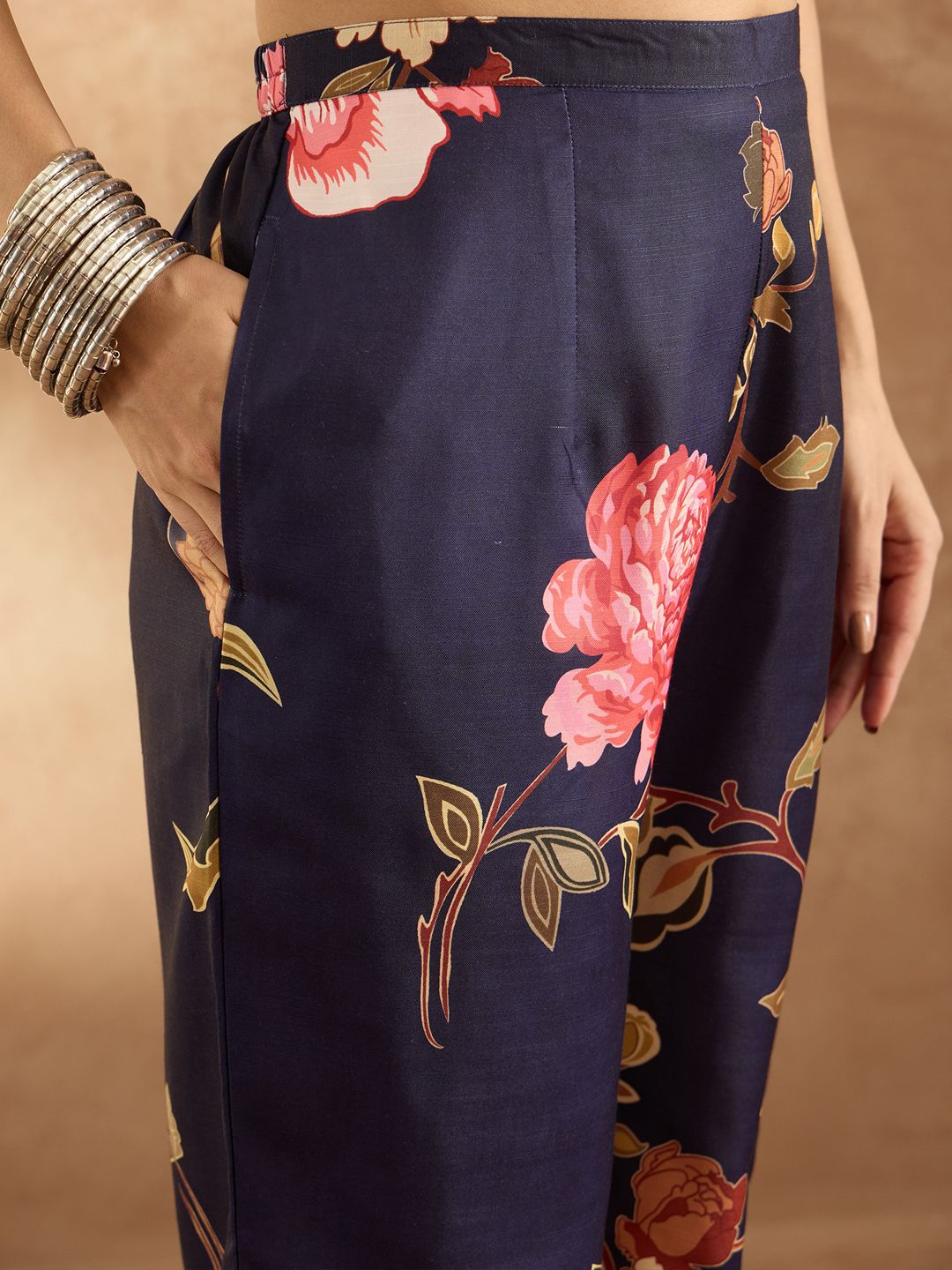 Dhiyona IE Women Floral Printed Regular Kurta with Trousers