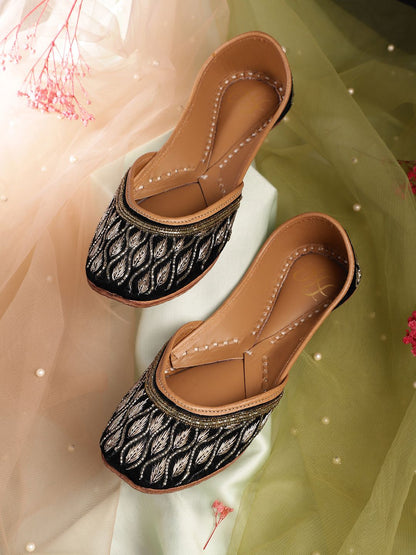 Dhiyona HOP Embellished Ethnic Mojaris