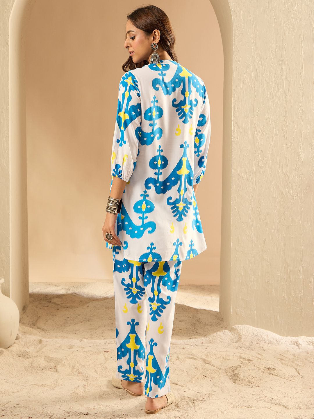 Dhiyona IE Women Printed Regular Kurti with Trousers