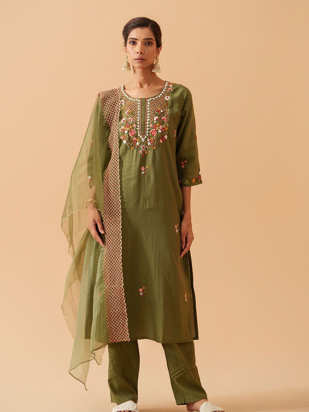 Dhiyona PD Women Women Floral Embroidered Kurta with Trousers & Dupatta