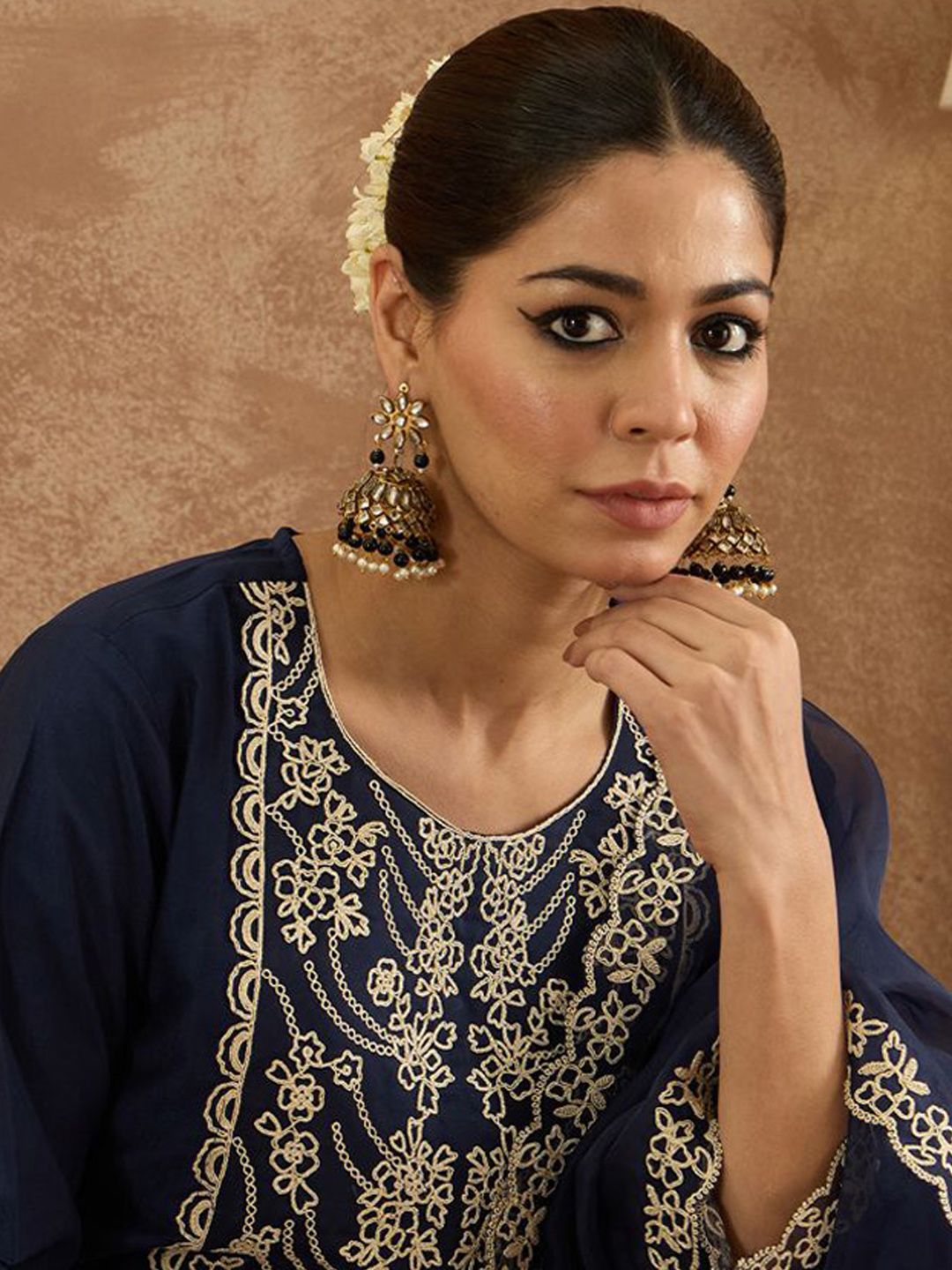 Women Embroidered Regular Thread Work Kurta with Trousers & Dupatta