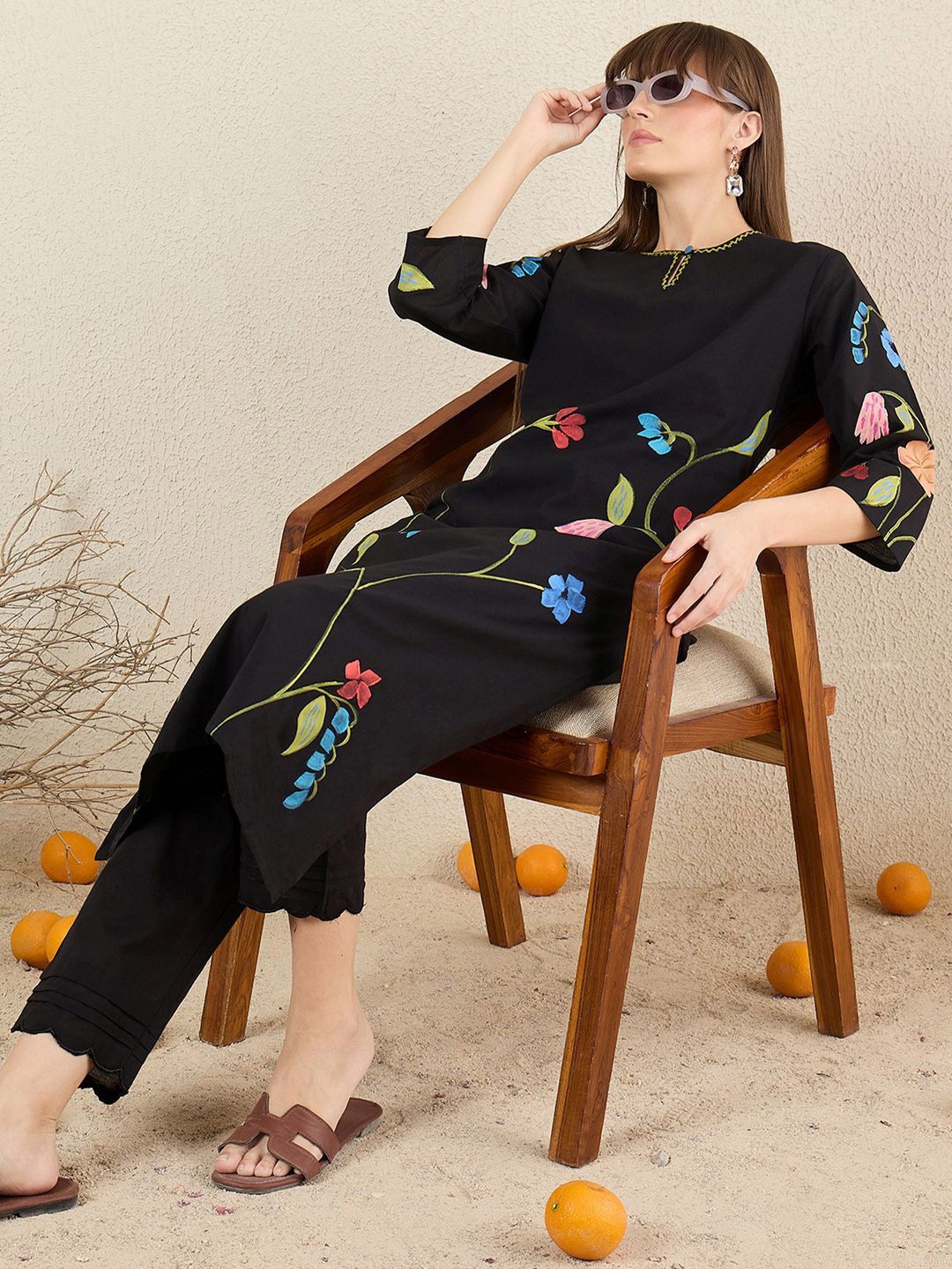 Women Floral Printed Cotton Kurta with Trousers