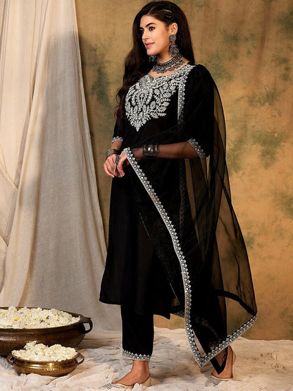 Ethnic Motifs Embroidered Thread Work Kurta With Trousers & Dupatta