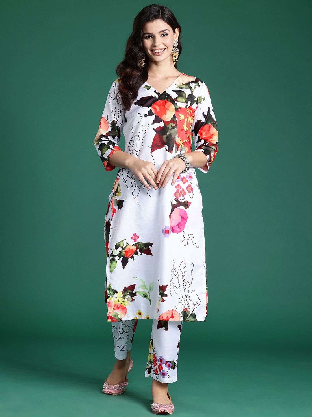 Women Floral Printed Regular Kurta with Trousers
