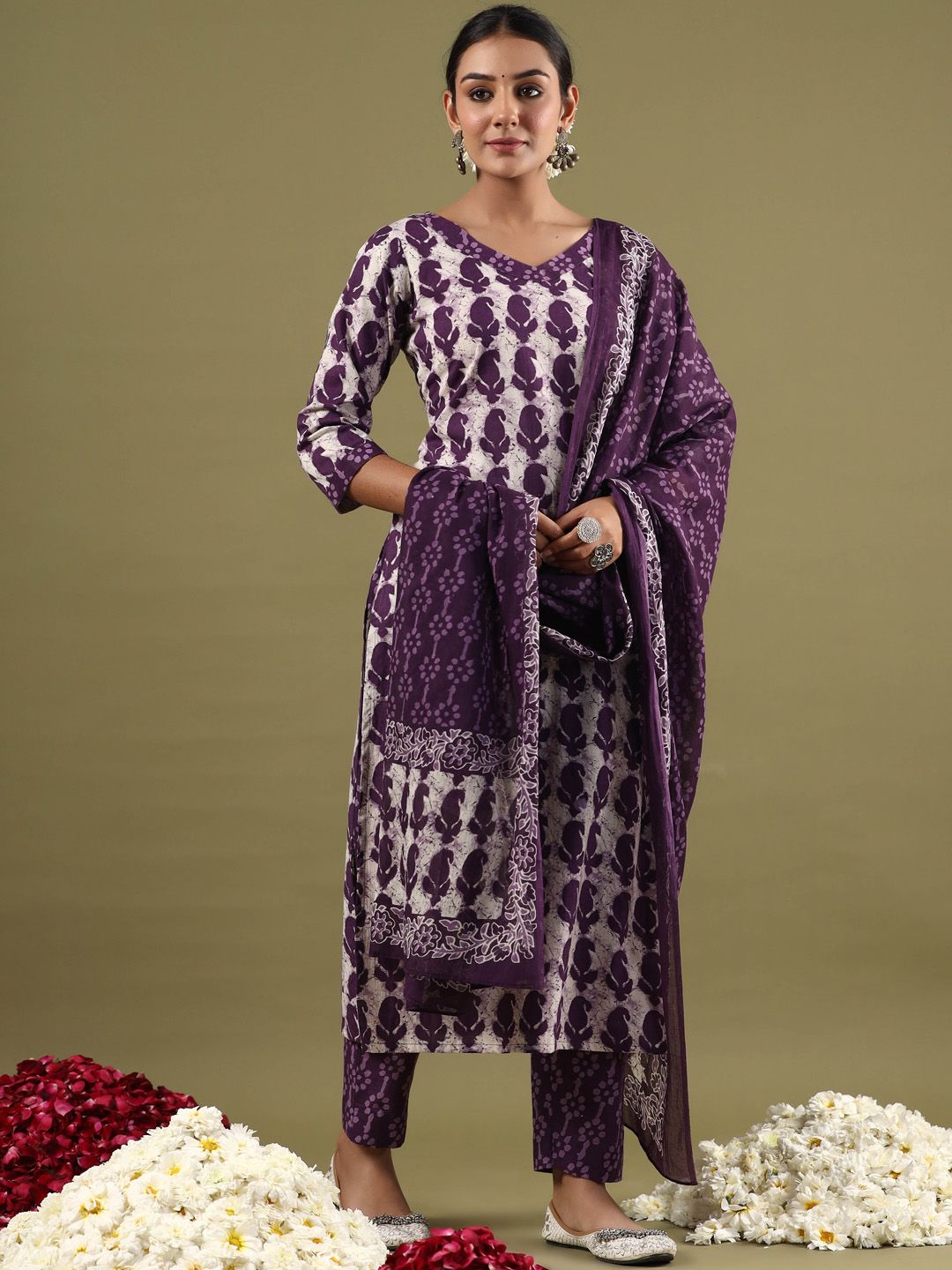 Dhiyona IE V-Neck Paisley Printed Regular Pure Cotton Kurta Set