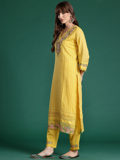 Floral Embroidered Thread Work Linen Kurta with Trousers & With Dupatta
