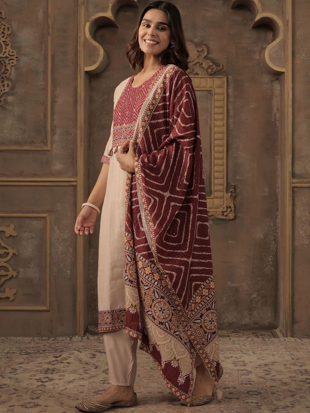 Geometric Yoke Design Thread Work Straight Kurta With Trousers & Dupatta