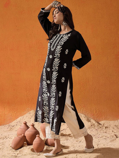 Dhiyona IE Floral Embroidered Straight Kurta