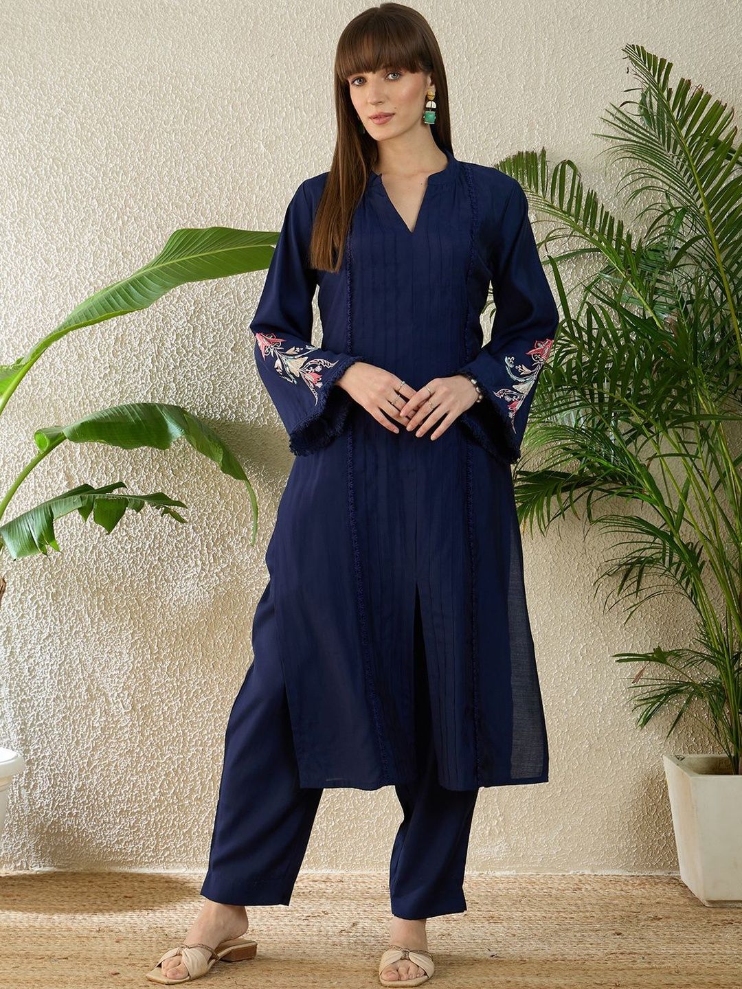 Floral Embroidered V-Neck Thread Work Kurta With Trouser