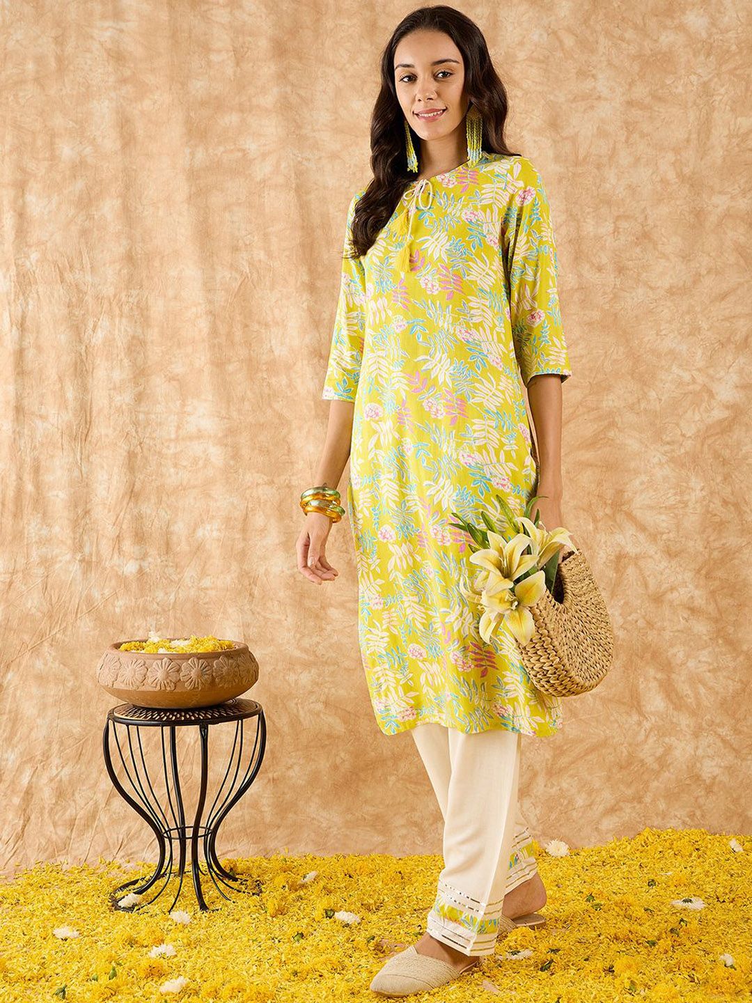 Floral Printed Straight Kurta with Trousers
