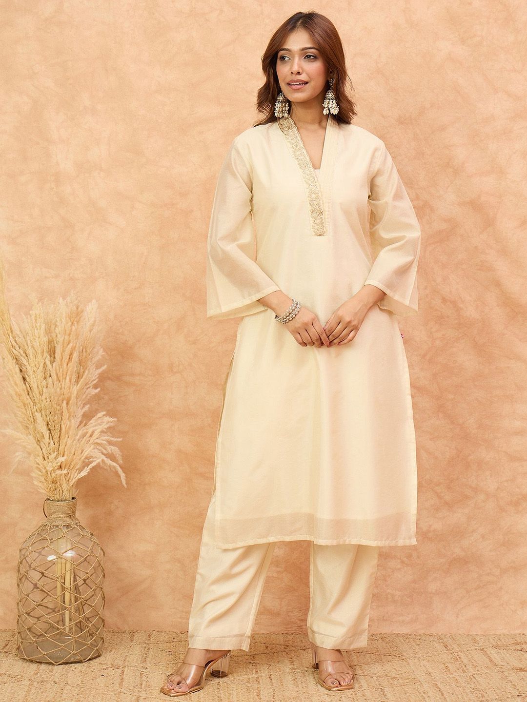 Dhiyona VA Women'sEmbroidered V-Neck Thread Work Kurta with Trousers & With Dupatta